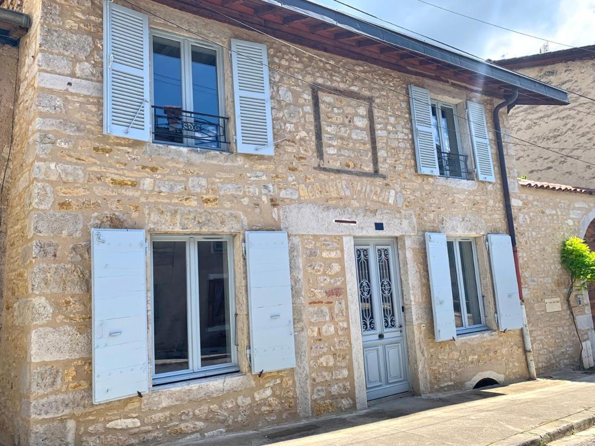 Gite Cosy Avec Jacuzzi Classe 3 Etoiles Poncin Exterior foto
